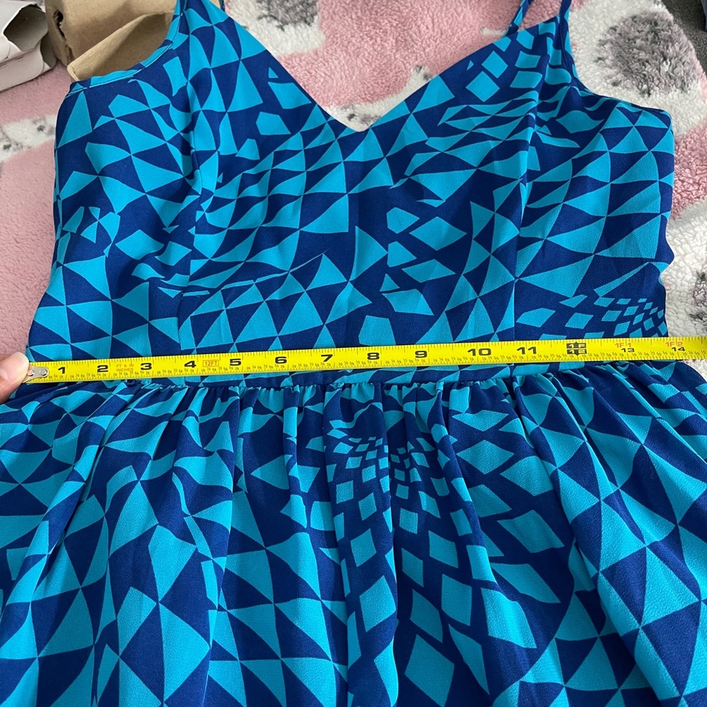 Dress - Picture 6 of 9